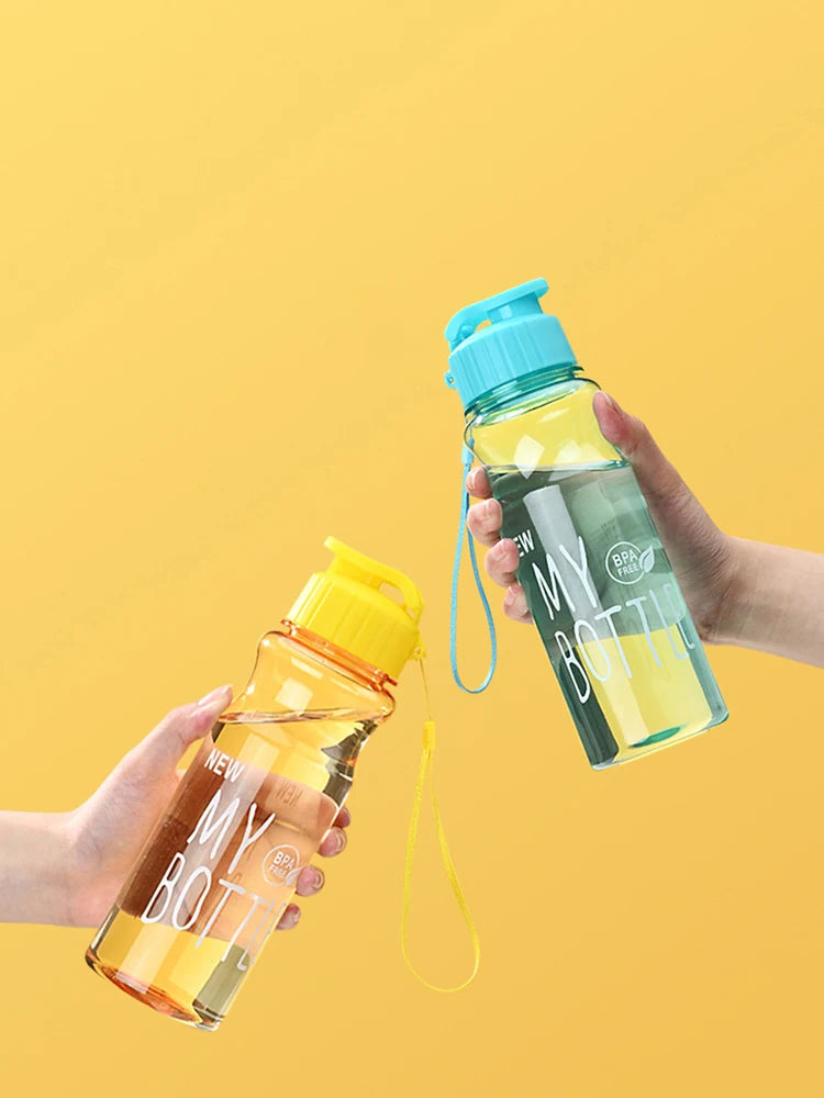 Botella Deportiva 550ml Tritan Transparente – Cuerda Anticaída, Tapa con Clic, Aislamiento Térmico
